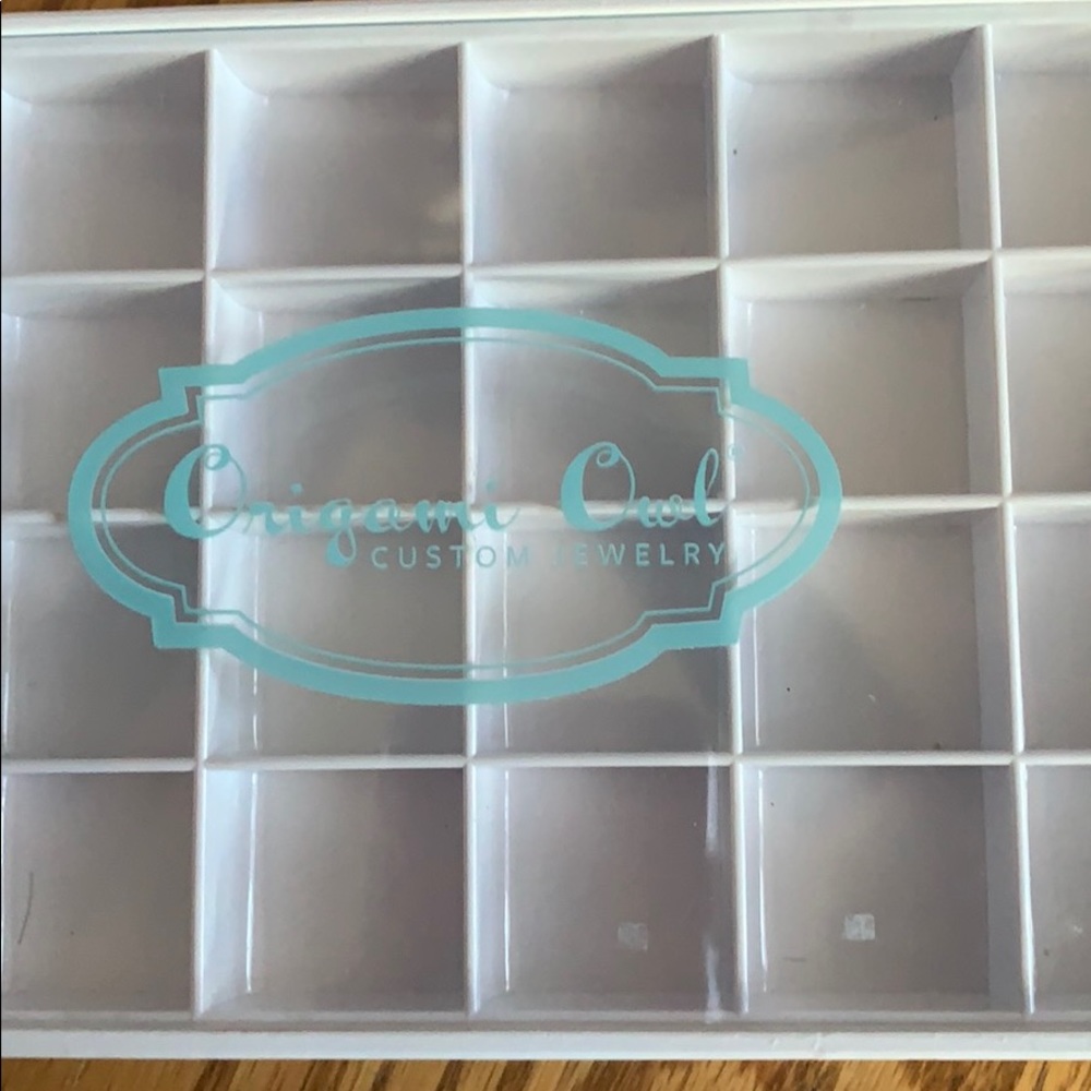 Origami Owl Charm Tray with tweezers